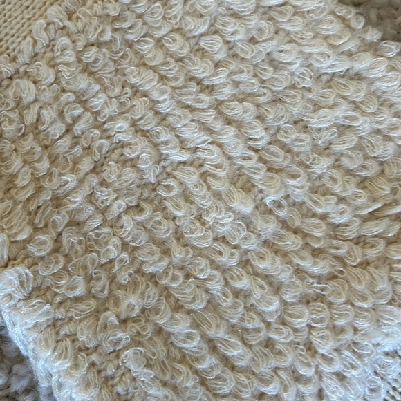Retro vibe in this never worn cream knit with extra knitted details! - Picture 4 of 6